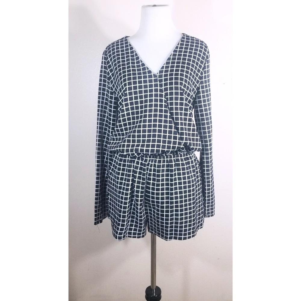 Very J Black & White Long Sleeve Romper